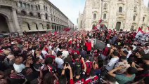 La festa dei tifosi del Milan in piazza Duomo è cominciata