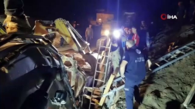 Göçük altında kalan işçi 8 saat sonunda kurtarıldı