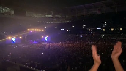 Mor ve Ötesi, Vodafone Park'ta konser verdi