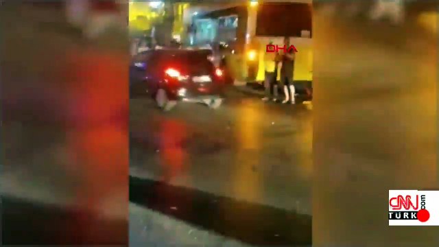 Otomobil İETT otobüsüne çarptı: 1 ölü, 4 yaralı