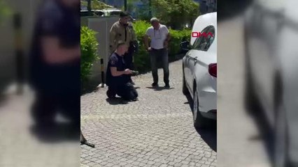 ESENYURT'TA OTOMOBİLE GİREN YILANI İTFAİYE ÇIKARDI