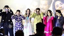 Varun Dhawan Lifts Kiara Advani In Front Of Media | Fun Moment From Jugjugg Jeeyo Trailer Launch