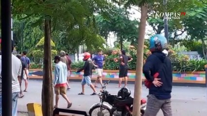 Kelompok Massa Diduga Pesilat Terlibat Saling Lempar Batu