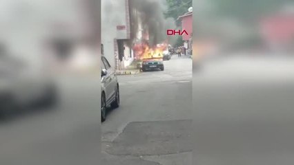 SARIYER'DE OTOMOBİL ALEV ALEV YANDI