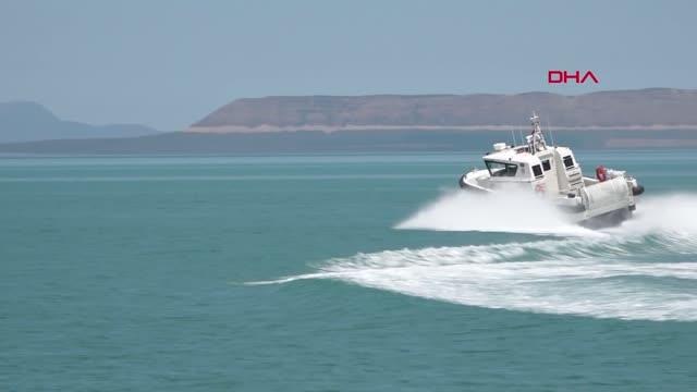 SAHİL GÜVENLİK EKİPLERİ, VAN GÖLÜ'NDE KAÇAK GÖÇMENLERE GEÇİT VERMİYOR