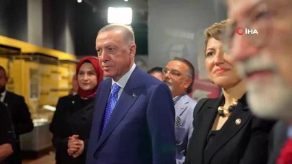 Cumhurbaşkanı Erdoğan, Türk Müziği Tarihi Sergisi'nde eşyaları bulunan sanatçı aileleriyle sohbet etti