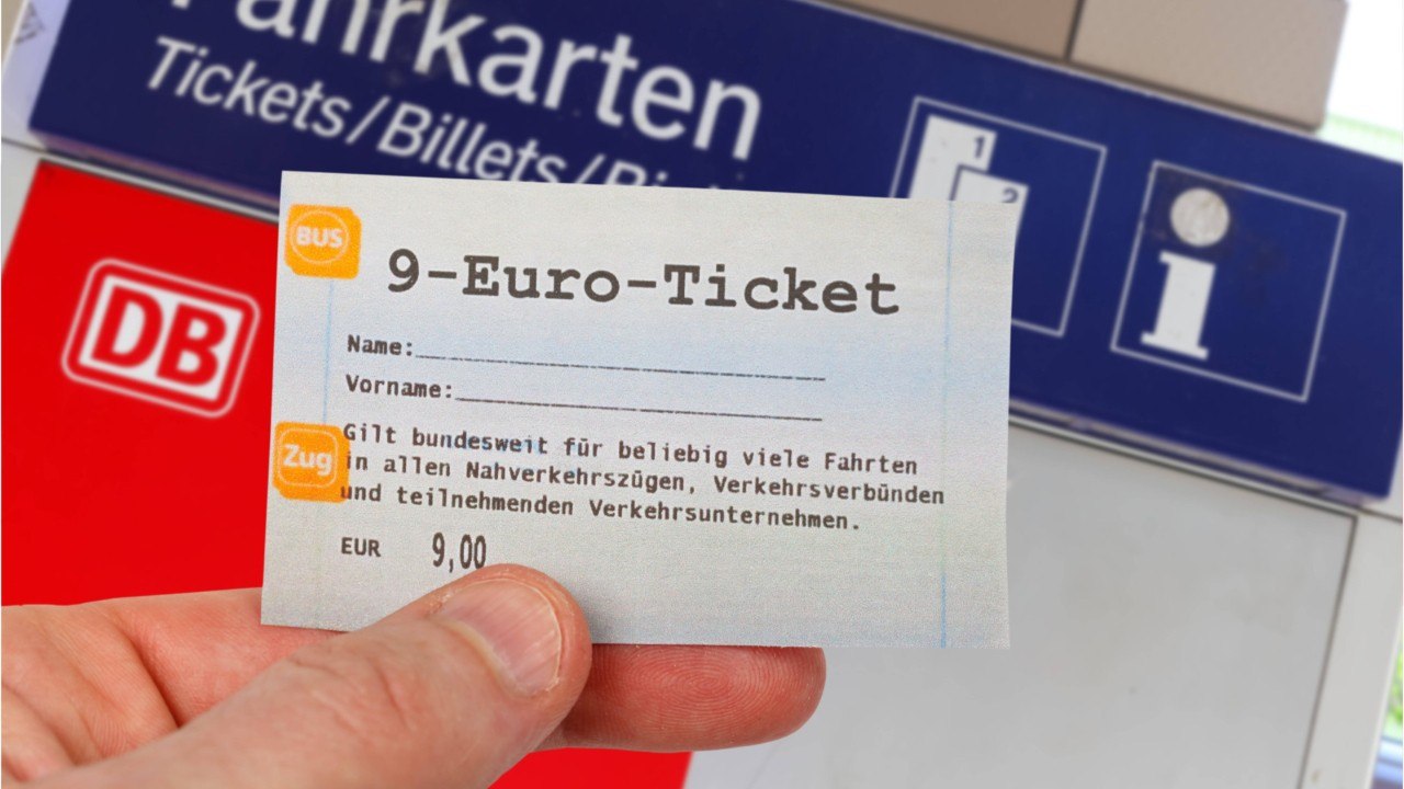 Verkauf von 9-Euro-Ticket begonnen - Bahn meldet hohe Nachfrage