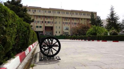 Van Valiliği önündeki bariyerler yıllar sonra kaldırıldı