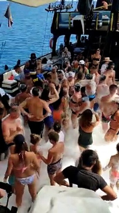 Tourists Having Fun at the Foam Party with DJ Ahmet | Antalya Boat Trip 2022 (w:Price )