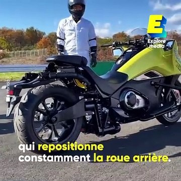 Cette moto Honda peut tenir seule en équilibre