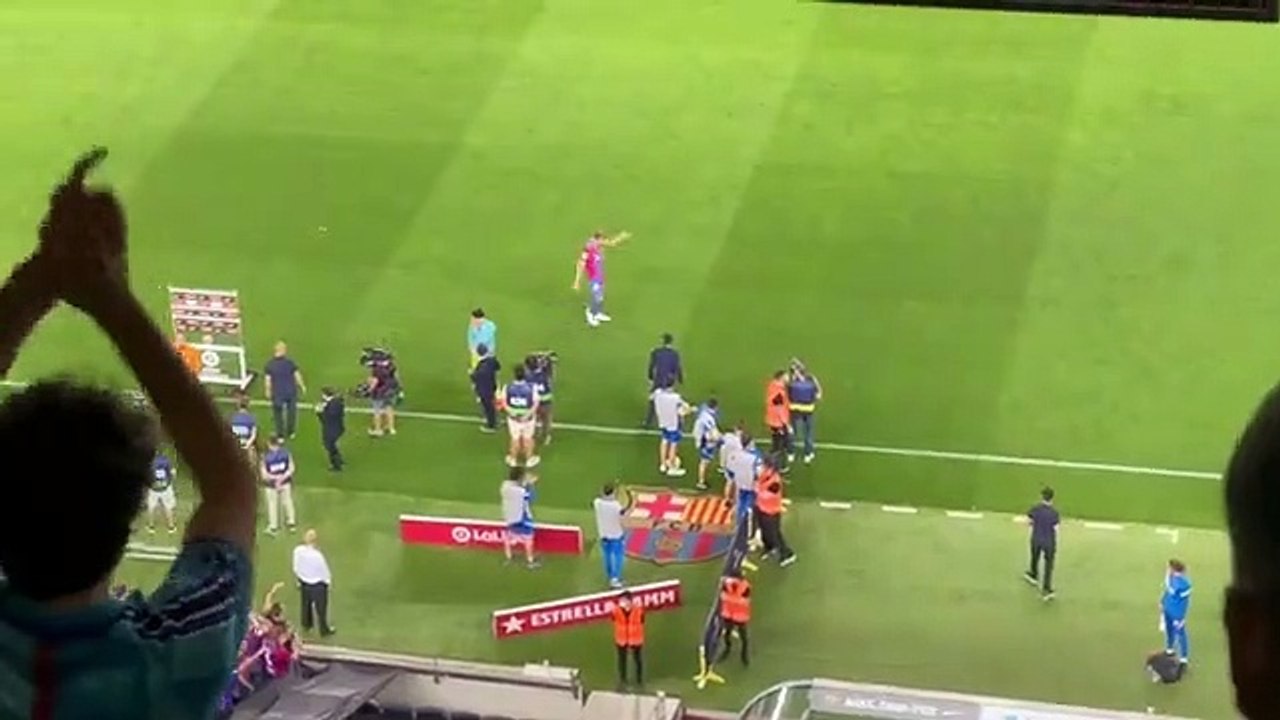 Así se despidió la afición del Camp Nou de Luuk de Jong / @AdriaAlbets
