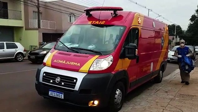 Homem fica ferido em colisão traseira entre Onix e Clio na Rua Jorge Lacerda