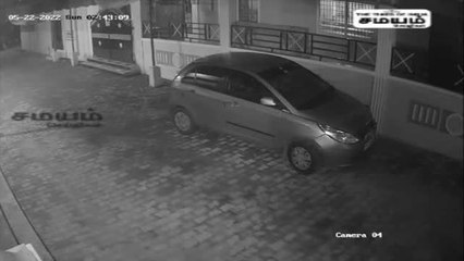 லாவகமாக டூ வீலரை திருடிச்செல்லும் சிசிடிவி காட்சிகள்!