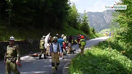 Fußgängerin bei Alpbach von Wagen erfasst: Auto stürzte 40 Meter ab