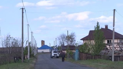 Rus saldırılarına hedef olan Ukrayna'nın yerleşim birimlerinde elektrik tesisatçıları görevde