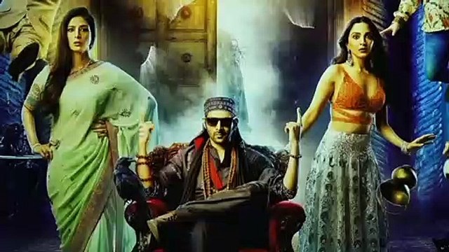 Kartik Aaryan gets mobbed by fans at Gaiety Galaxy Theatre