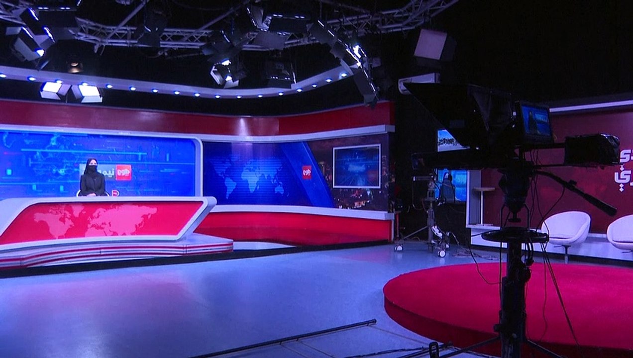 Afghanistan: après avoir résisté, les présentatrices télé passent au voile intégral