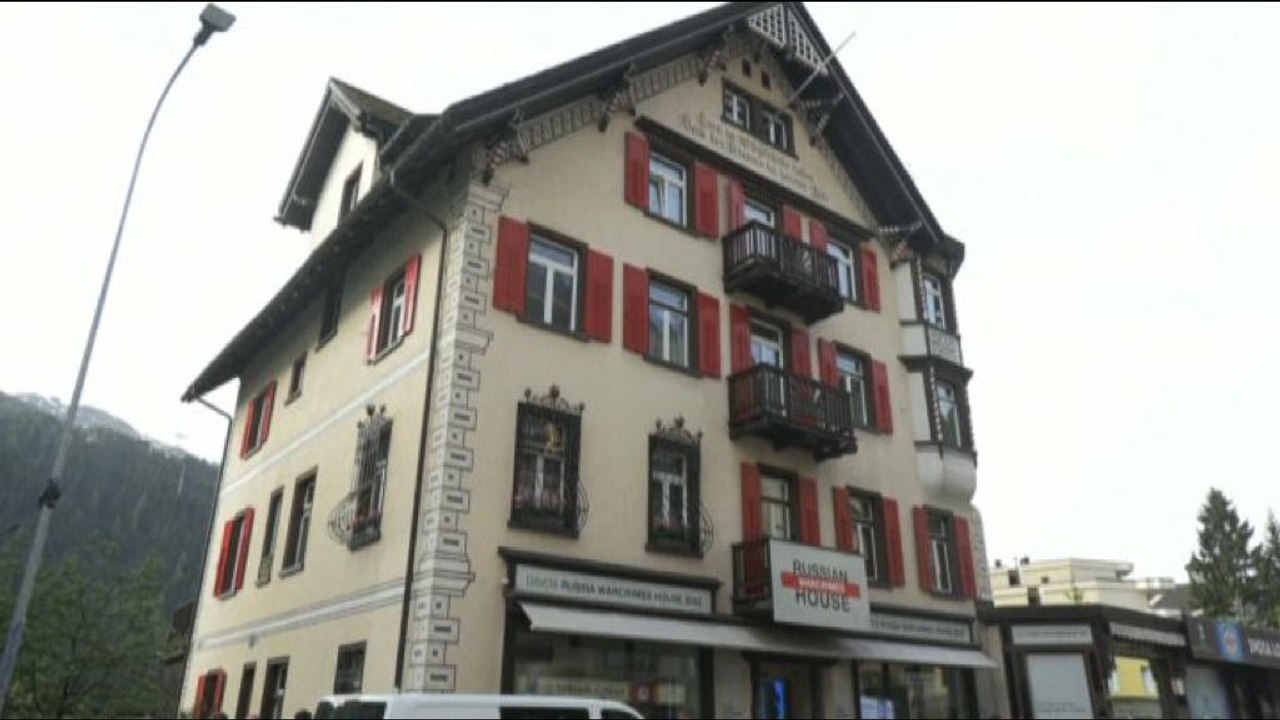 A Davos la "Russian War Crimes House" degli artisti ucraini