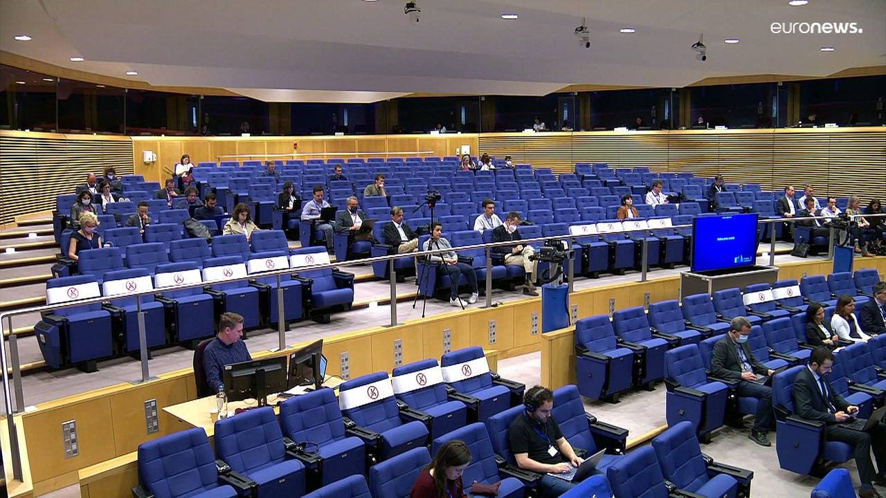 Bruselas mantiene las reglas fiscales suspendidas hasta 2024