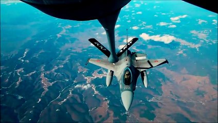 Watch the most dangerous moments F-16 refueling