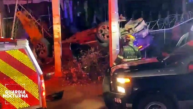Ladrones terminaron volcado la camioneta que acababan de robar sobre Periférico Sur, en Tlaquepaque