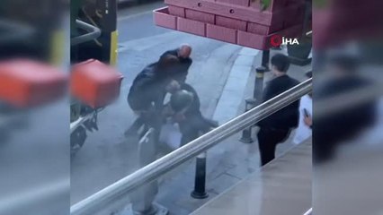 İETT şoförü ile motokuryenin yol verme kavgası kamerada