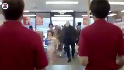 Shopping in the 80s 🛍️