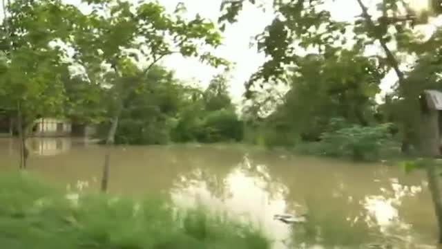 Las inundaciones en la India obligan a la población a abandonar sus casas