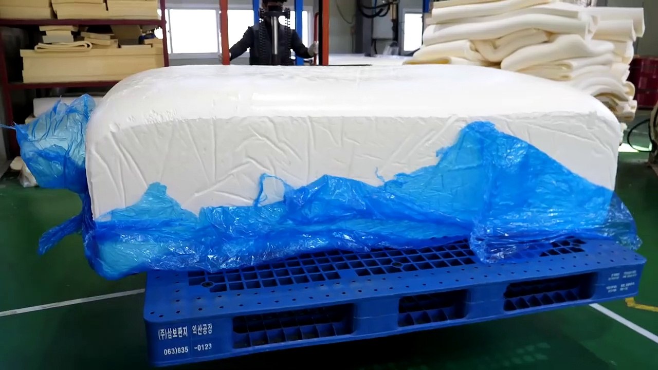A Korean Bed Factory That Makes Mattresses Like...