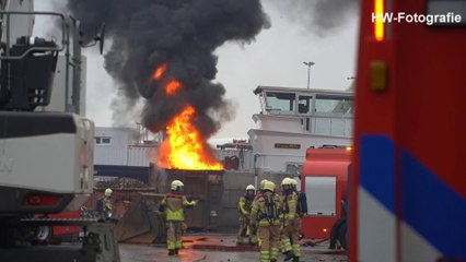 Brand in container met batterijen op bedrijventerrein