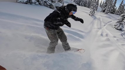 'Friends crash into each other while enjoying fresh powder *Snowboarding Fail*'