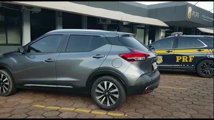 Casal é detido e PRF recupera carro roubado em ano passado em Curitiba