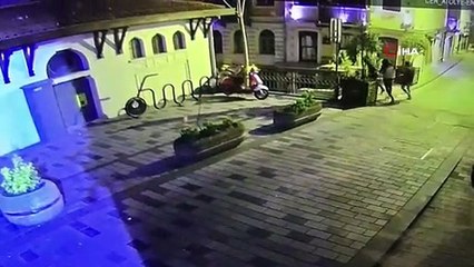 İngiliz turisti bıçaklayıp gasp ettiler