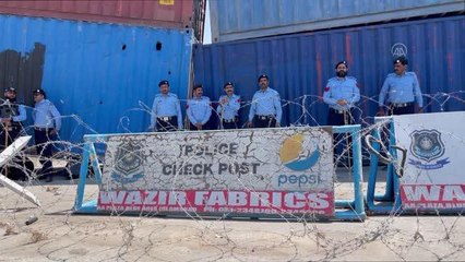 Pakistan'da eski Başbakan Han'ın onlarca destekçisi gözaltına alındı