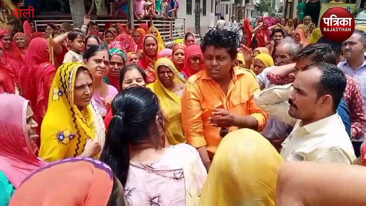 VIDEO : फोड़ी मटकियां, लगाया जाम, महिलाएं बोली - घरों में एक बूंद पानी नहीं, पी रहे हैं खारा पानी