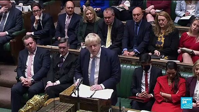 Partygate : verre à la main, bouteilles d'alcool... des photos relancent les accusations contre Boris Johnson