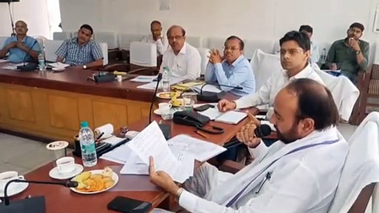 पुराना बजट अब तक खर्च नहीं, नए बजट की बात करते हो!