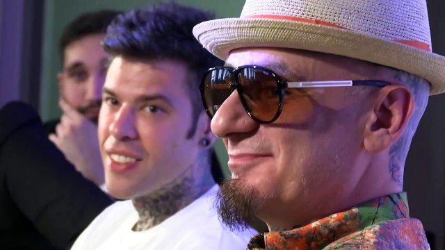 Pace fatta tra Fedez e J-Ax, l'abbraccio in diretta: Ecco come ci siamo riavvicinati