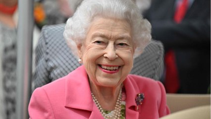 VOICI : Elizabeth II diminuée physiquement : elle se déplace en voiturette de golf
