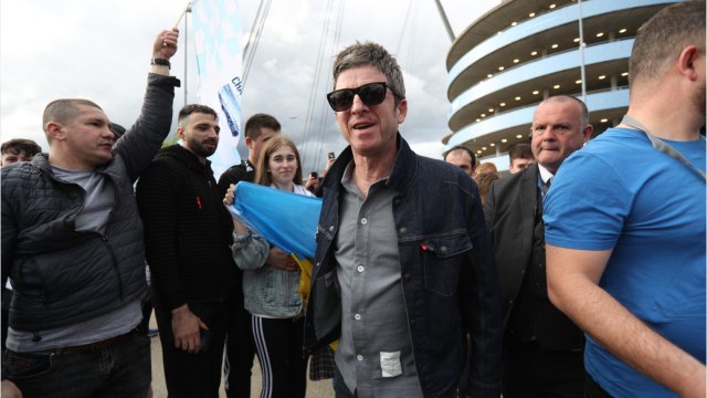 Voici : Noel Gallagher (ex-Oasis) couvert de sang lors du titre de Manchester City, il a fini aux urgences