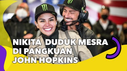 Nikita Mirzani Duduk Mesra di Pangkuan John Hopkins: Kayak Anak SD di Angkot