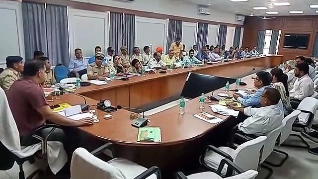 कांपलेक्स व वाहनों के खिलाफ होगी कार्रवाई, यातायात व्यवस्था के लिए कलक्टर ने दिए निर्देश