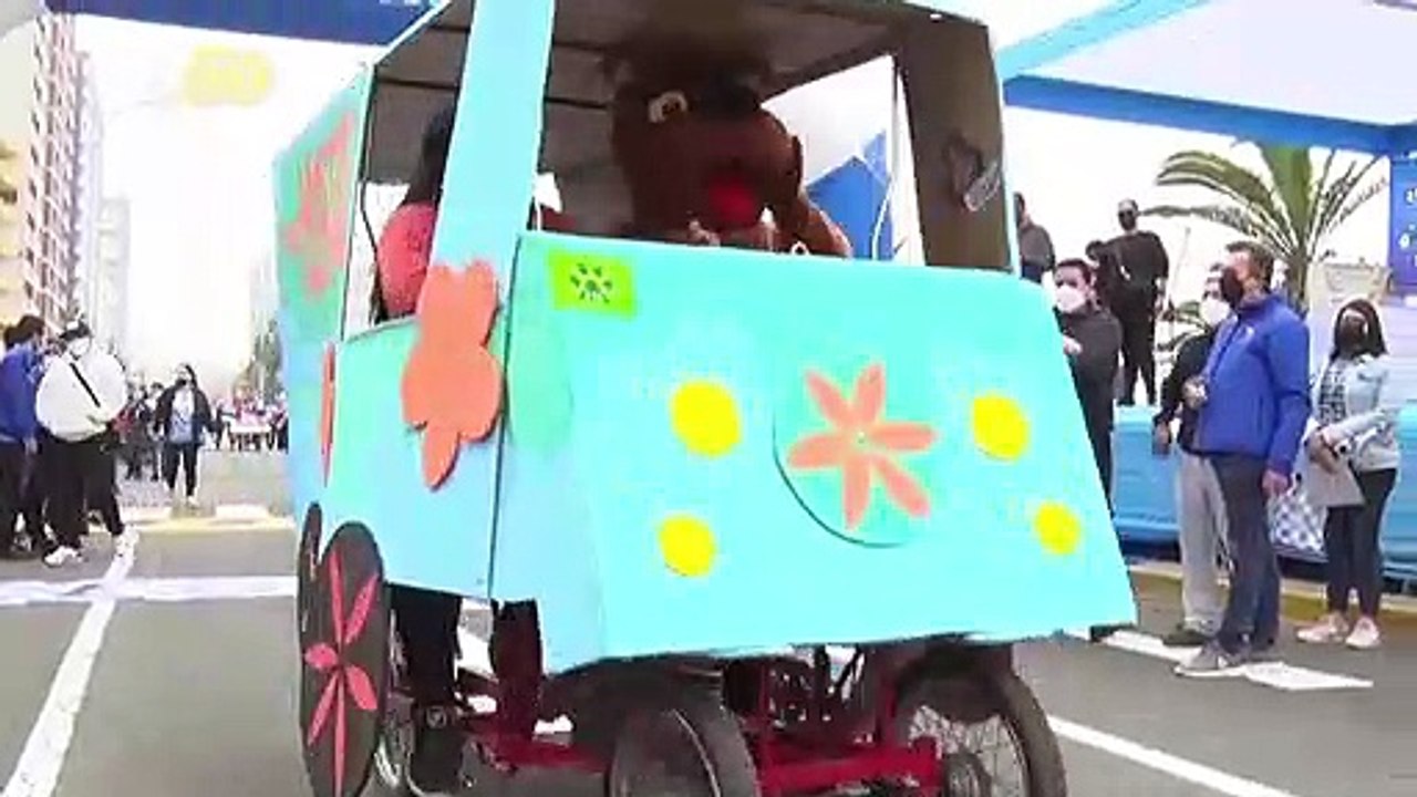 Watch Peru's Crazy and Environmentally Friendly Car Contest!