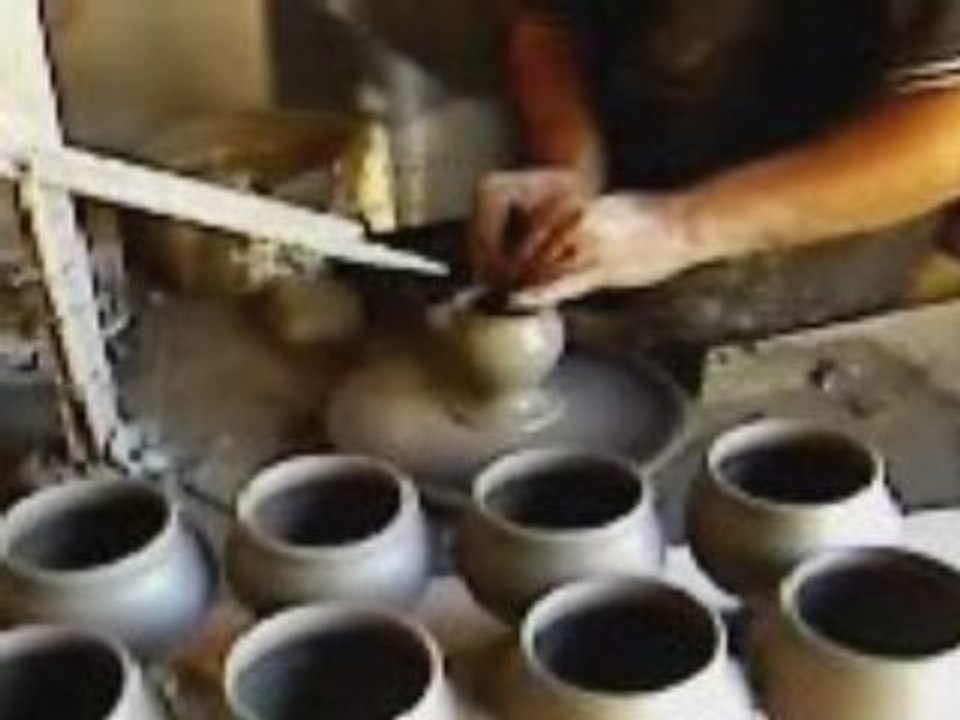 Poterie kabyle fabriquee traditionnellement