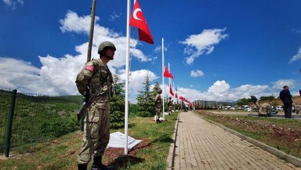 BİNGÖL'DE 29 YIL ÖNCE ŞEHİT EDİLEN 33 ASKER TÖRENLE ANILDI