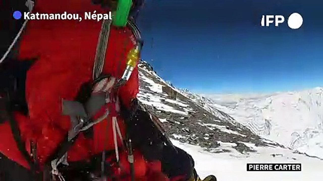 Un parapentiste réalise le premier vol légal depuis l'Everest