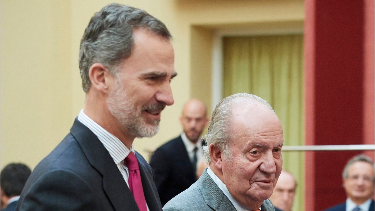 GALA VIDEO - Juan Carlos de retour en Espagne : comment se sont passées les retrouvailles avec son fils Felipe VI ?