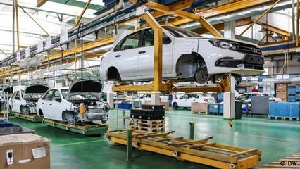 Wie der Krieg in der Ukraine das Autofahren verteuert