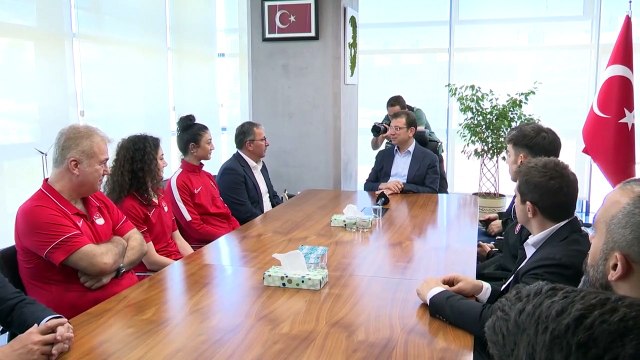 İmamoğlu, İBB'nin şampiyon sporcularını kutladı