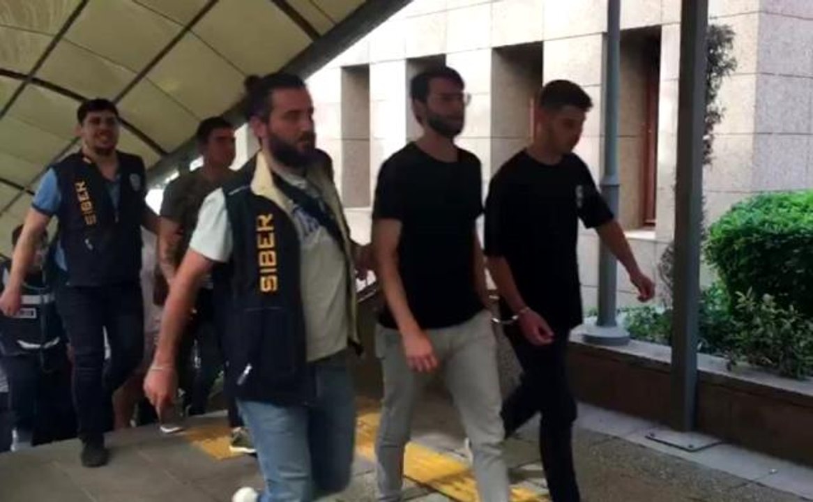 İzmir merkezli 12 ilde yasa dışı bahis sitesi operasyonu: 12,6 milyon liralık vurgun